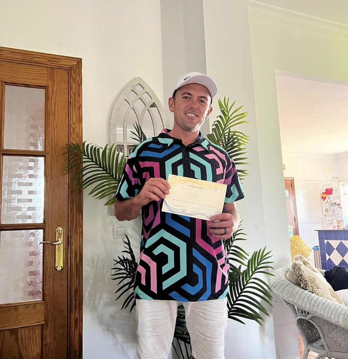 customer wearing the KEA Golf apparel's "Hex Pro" Golf Top