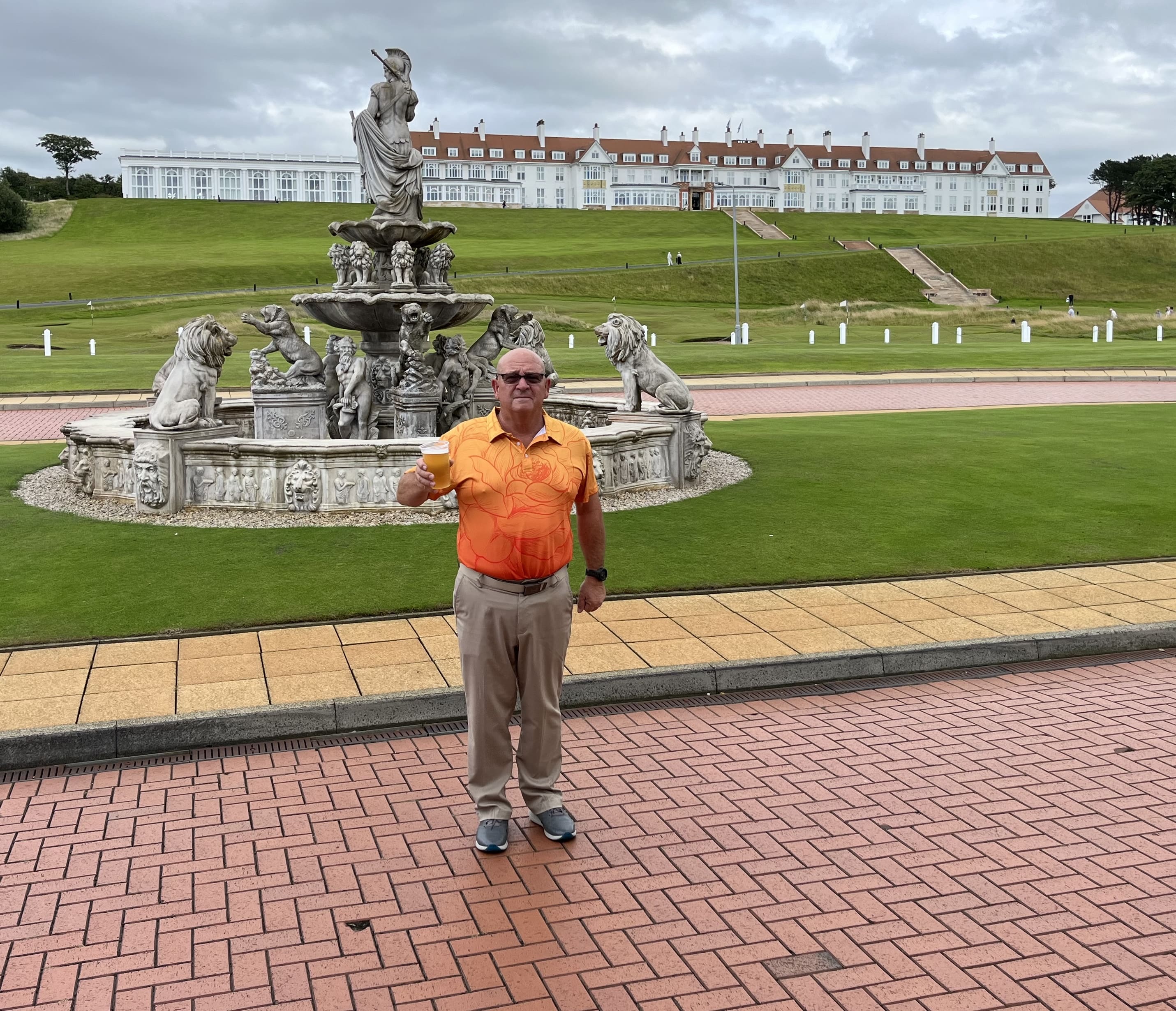 KEA Golf Apparel Brand. Golf attire. Seen here in Scotland. Golf Shirt "Bloom Fade"